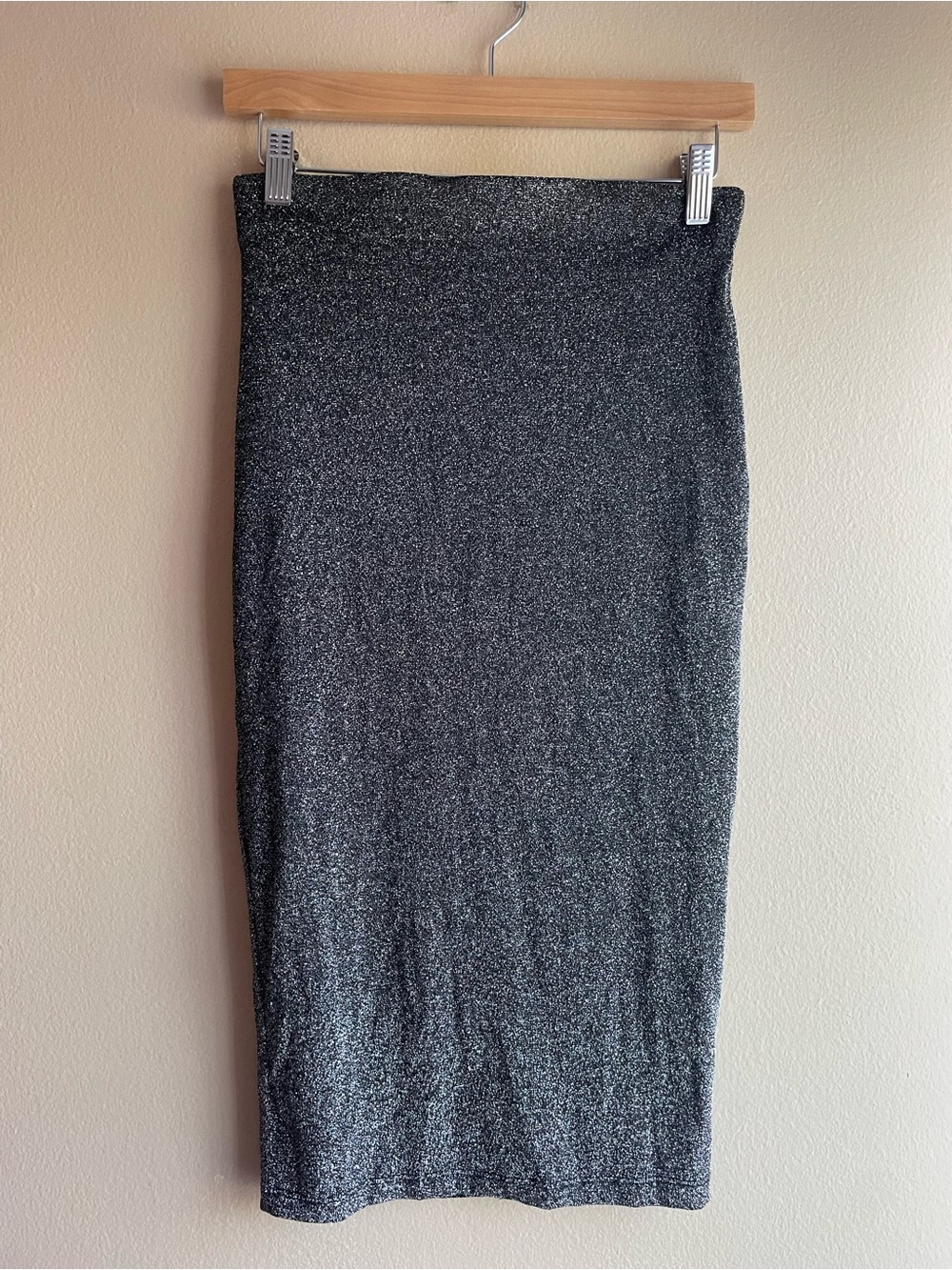 Love Culture Women Black Silver Glitter Knit Pencil Midi Lined Skirt Size Small